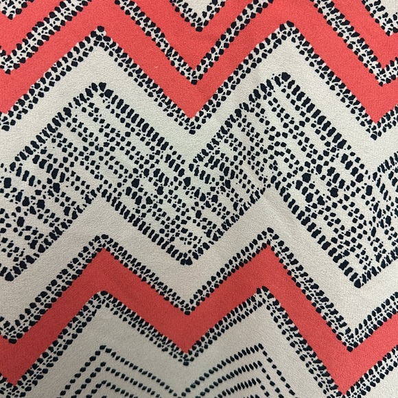 IZ Byer women’s Blouse with a salmon white and black zigzag pattern size xl - Picture 6 of 7